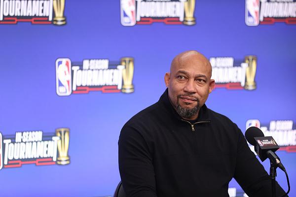 边锋赛后晒伤痕，网友称其太拼了