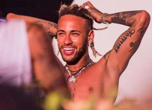 字母哥30+10空接准绝杀罗林斯29分 雄鹿逆转黄蜂