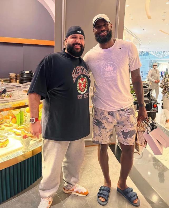 详解棒球规则中的“打击干扰”当打者动作限制了捕手接球空间