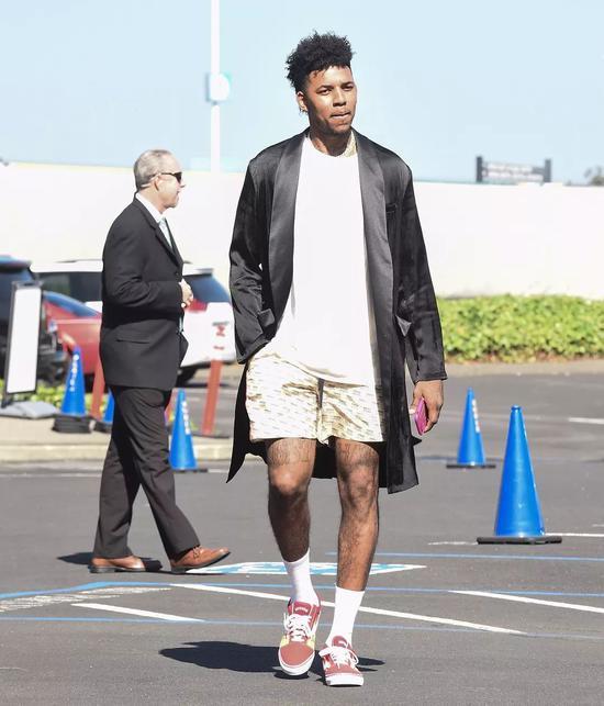 LPL最菜中单加盟WE！傻豆护照显示意大利，BLG不是全华班了？