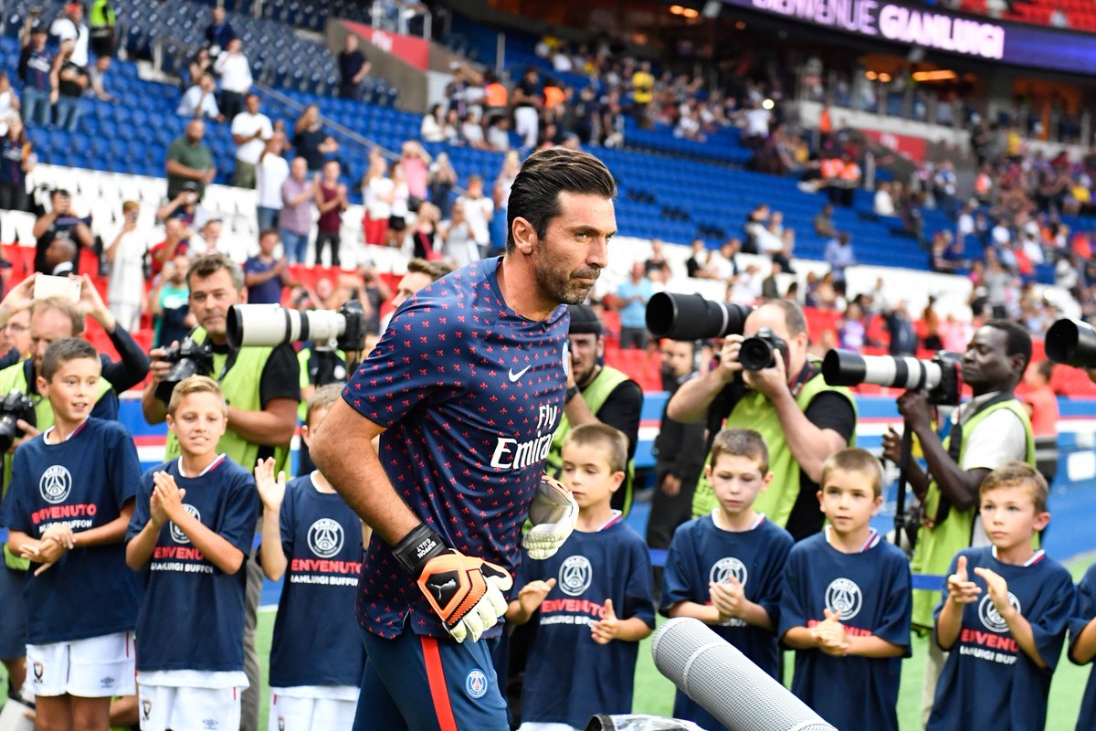 邮报：曼联球迷正计划针对个人座位许可制度发起抗议