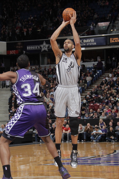 勇士遭受库里缺阵影响，巴特勒未能逆袭旧主，两小将崭露头角