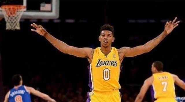 C罗打趣：詹姆斯是个好人，但我头发比他多！